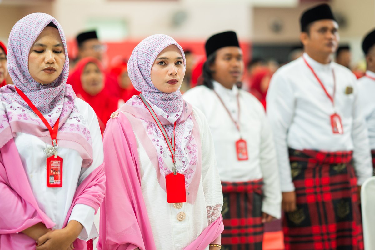 joharighani's tweet image. [LENSA SUASANA #UMNO]

Negeri Sembilan: Perasmian Mesyuarat Perwakilan UMNO Bahagian Tampin.

Bersatu, Bersetia, Berkhidmat.