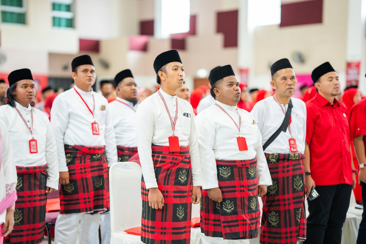joharighani's tweet image. [LENSA SUASANA #UMNO]

Negeri Sembilan: Perasmian Mesyuarat Perwakilan UMNO Bahagian Tampin.

Bersatu, Bersetia, Berkhidmat.