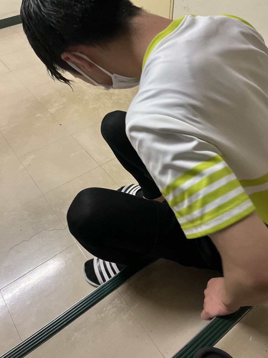 ds_wataru_a's tweet photo. 本日は大井町店新卒組の
松崎翔大@touta1727 ←とうたって読みます笑
に、会社に入ったキッカケを聞いてみました☺️

なぜこの会社？？どこが気になった？？
色んな想いがあるからこそ、自身の初心に近い部分もあって、すごく良い時間になりました！

詳しくはインスタ⭐️→https://t.co/NaJMCKYRsx https://t.co/V8fcNlHvvg