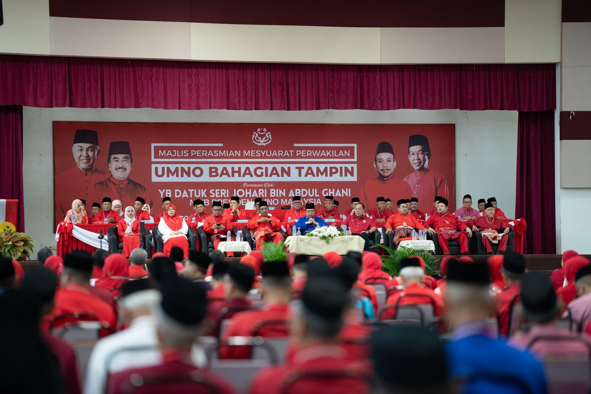 joharighani's tweet image. [LENSA SUASANA #UMNO]

Negeri Sembilan: Perasmian Mesyuarat Perwakilan UMNO Bahagian Tampin.

Bersatu, Bersetia, Berkhidmat.