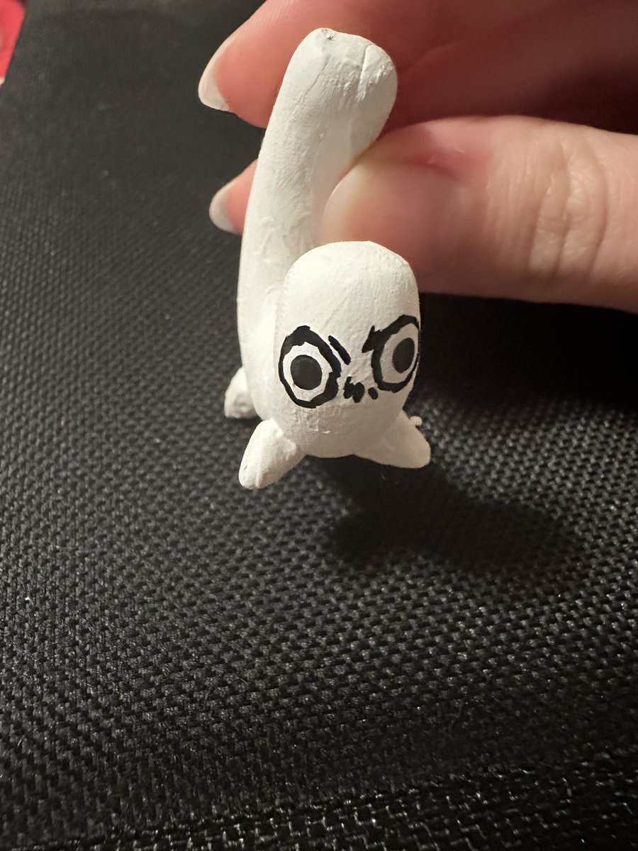 flamebloom_art's tweet photo. Happy birthday brushbuddy!! Flashback to when I made these little ones out of clay and gave them out as Coco at a convention ✨✨ I kept the grumpy one for myself :> #Δ帽子 #witchhatatelier https://t.co/BD3YJwY2O0
