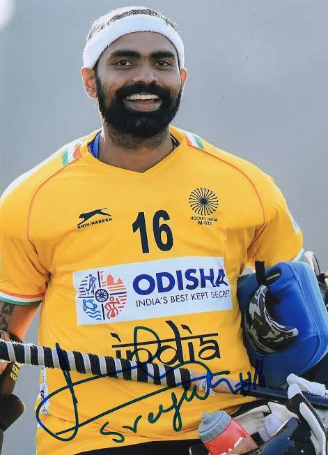 PRATEEKVARSHNE6's tweet photo. Not only on today's performance, seeing his performance from last more than 10 years, he should receive Bharat Ratna.
"The Great Wall of Indian hockey team"
🏑🙇
#Hockey #IndianHockey @16Sreejesh @TheIndianHockey https://t.co/fOBTNye1wU
