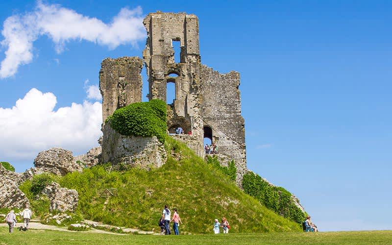 izmirhigh's tweet image. Corfe kalesi,İngiltere.Corfe Castle için 20 dk hobi olarak yaptığım resmi bitirdim.Japon 1 sene sonra giderse kraliyet ailesine ait atları çizerim :) #corfe #corfecastle #Japonneyapsın #ingilterede #kuryumatsuki