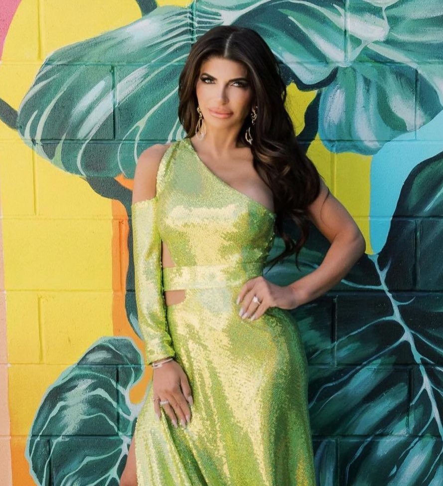 J_Bravo2023's tweet photo. Tonight may possibly mark the end of an era. Love her or hate her, Teresa Giudice is polarizing. She’s has always shown us the definition of reality. She’s an open book and has given us access to her whole life, good &amp; bad. She’s tough and always lands on her feet. #RHONJ https://t.co/r0KAWYqgvh