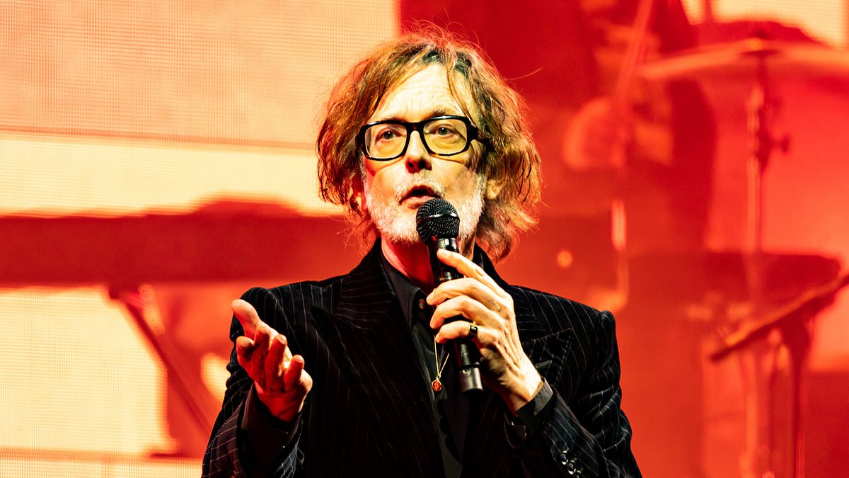 DailyMail's tweet photo. How Gen-Z think Jarvis Cocker is a breed of dog: Survey reveals youngsters' lack of knowledge of 90s pop culture - with one in ten believing Liam and Noel Gallagher are TV chefs https://t.co/odnNKusJLJ https://t.co/erkD1pbBuX