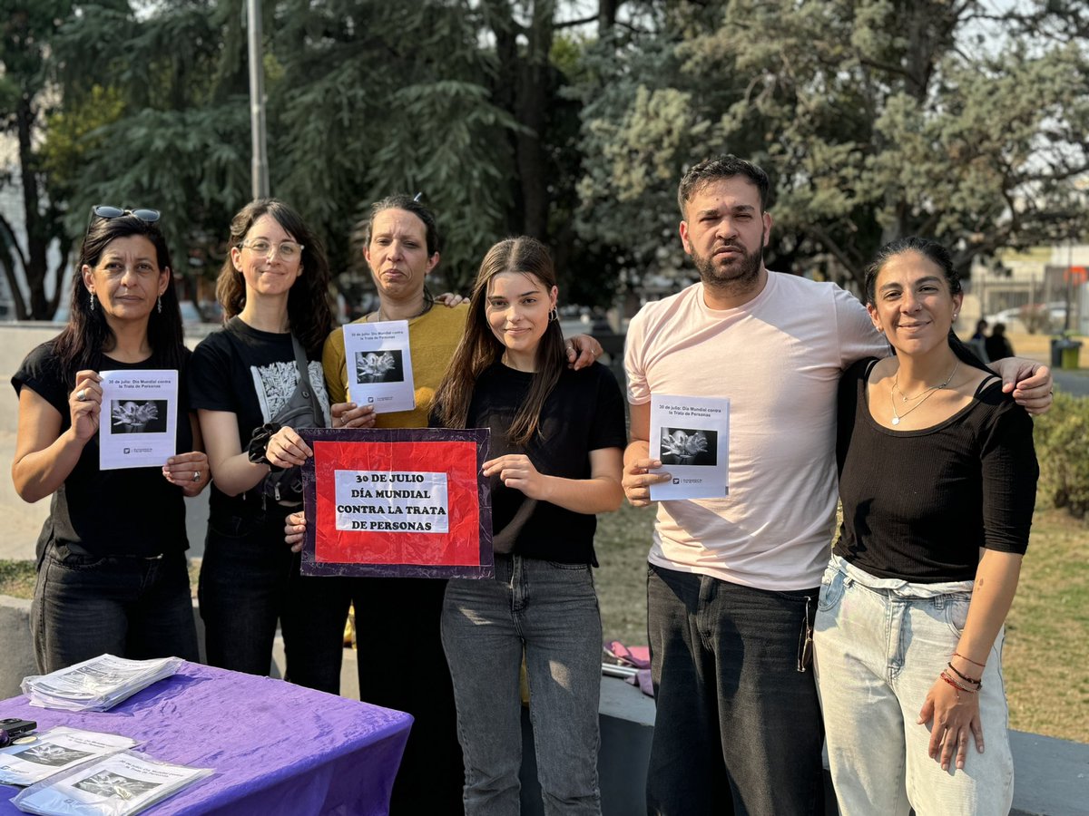 fernandotrigo3f's tweet photo. Jornada de Concientización

El 30 de Julio es el Día Mundial contra la Trata de Personas y acompañe al equipo de Género y Diversidad en una campaña de concientización en la Plaza de la Unidad Nacional de #Caseros 
Hay que tener memoria, para poder seguir exigiéndole a la justicia https://t.co/40kidq2CAm