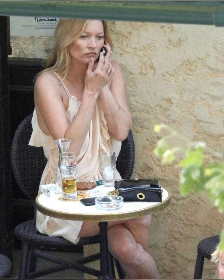 THECOOLISSUE's tweet photo. my goal for the week is to not spend a single euro whatsoever and live in the tightest budget known to man https://t.co/5OU61TTuiZ