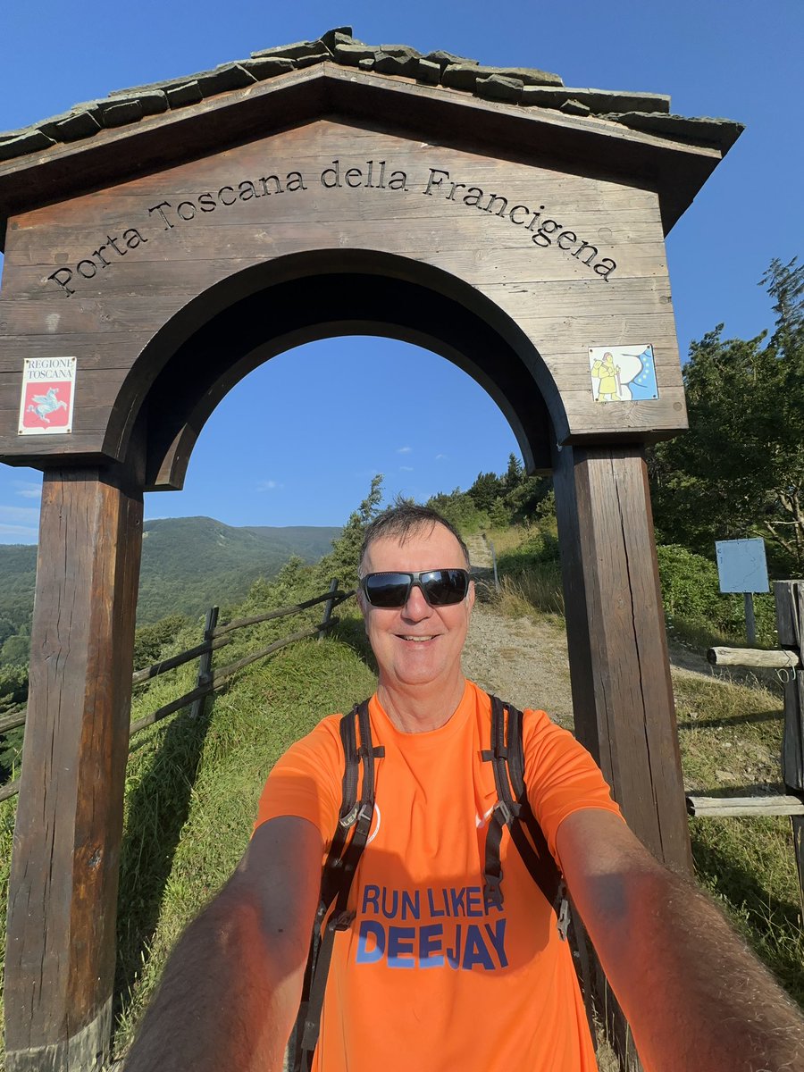 paolopasquale's tweet photo. Dopo 18km, 1.200m di dislivello, #caldoporco, questa è la #birra più meravigliosa che io abbia mai bevuto…
#beer #Ineedbeer 🍺
#viafrancigena #pontremoli https://t.co/SXgiEcEN7w