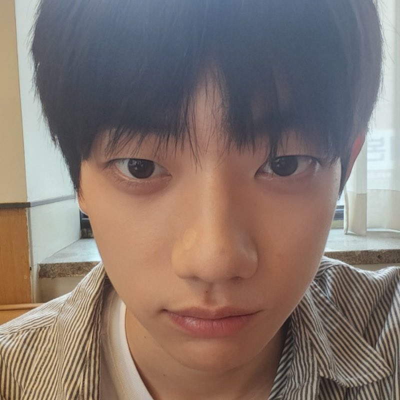 JUN181__'s tweet photo. 우리 준이 셀카들🥹
얼굴이 거의 다 같은데 다 너무 귀엽귀엽…..😆💘
#기형준 https://t.co/DbY9McfCwE
