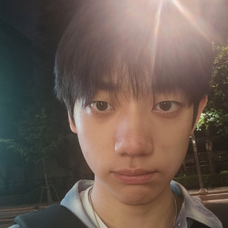 JUN181__'s tweet photo. 우리 준이 셀카들🥹
얼굴이 거의 다 같은데 다 너무 귀엽귀엽…..😆💘
#기형준 https://t.co/DbY9McfCwE