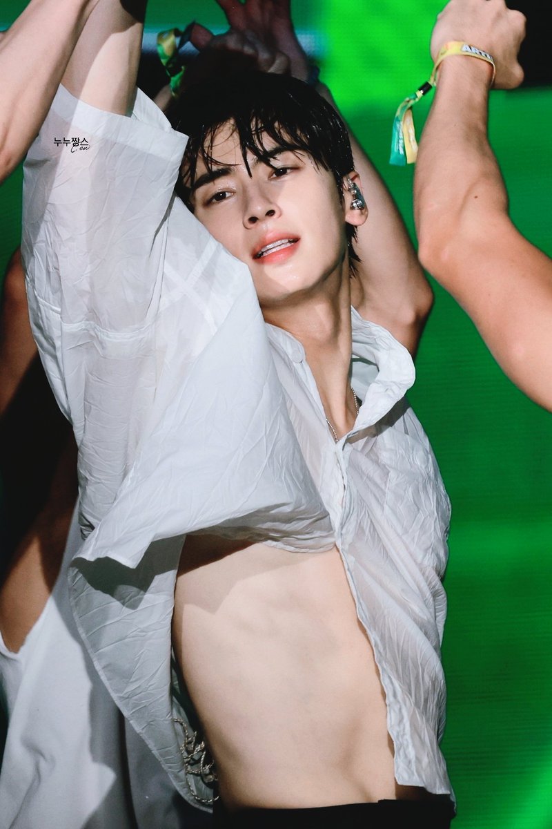 NuNu_astro0330's tweet photo. 피곤하시죵~~
시원한 은우보구 잠시 쉬세용🙉

https://t.co/kaik98Wr0w

#차은우 #CHAEUNWOO https://t.co/TeYwRcCuov