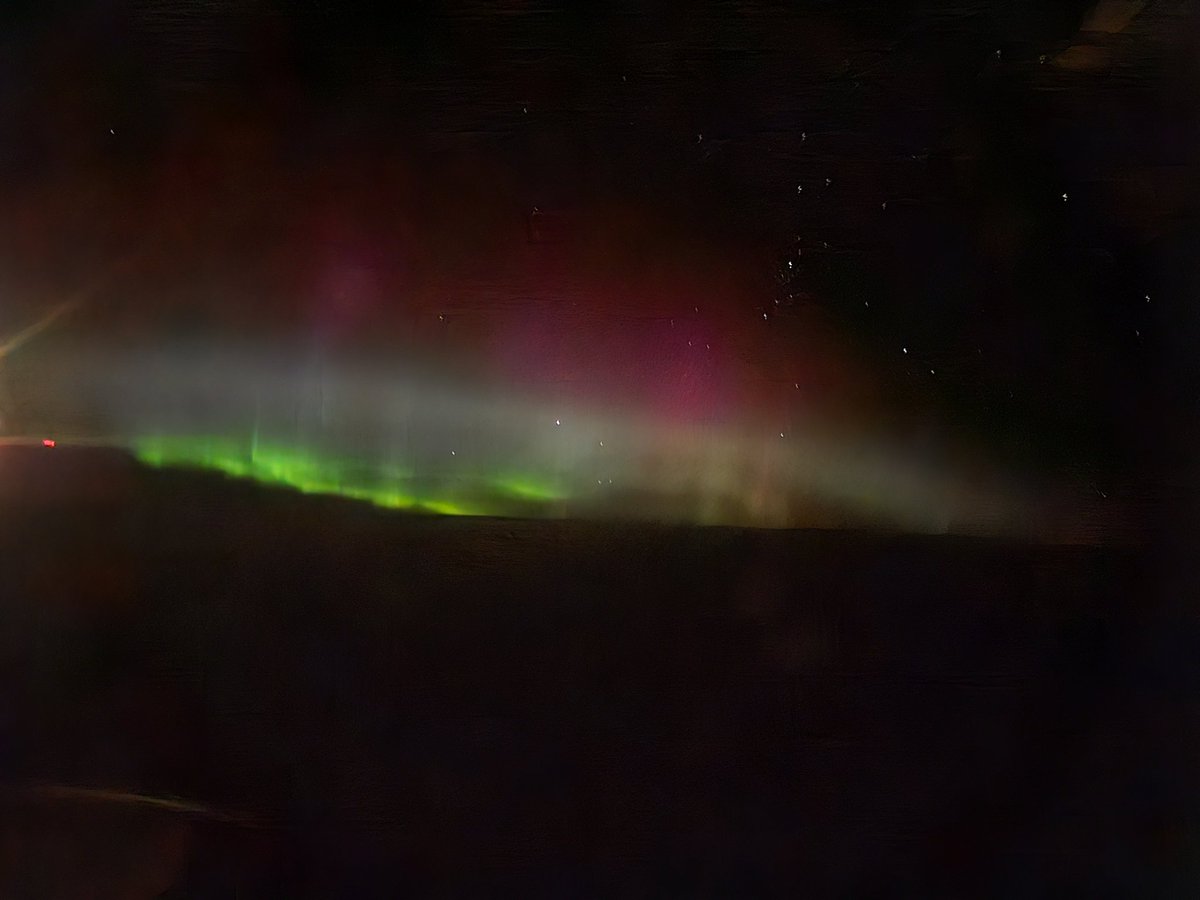 ZiadAly_1's tweet photo. And to end the trip, I had this show on my way to Ottawa, #Aurora #northernlights #BCag #cropmap24 https://t.co/LBpHkb9Tm0