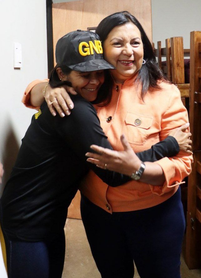 gestionperfecta's tweet photo. Este #4Ago es un día muy especial para las mujeres y hombres de nuestra  gloriosa Guardia Nacional Bolivariana, que cumple 87 años.

Para ustedes mis sinceras felicitaciones, y especialmente a quienes trabajan por la seguridad y el desarrollo de Caracas.

#VenezuelaPazYJusticia https://t.co/IaYH79ugJa
