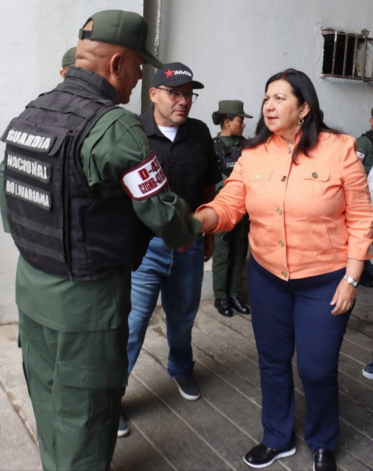 gestionperfecta's tweet photo. Este #4Ago es un día muy especial para las mujeres y hombres de nuestra  gloriosa Guardia Nacional Bolivariana, que cumple 87 años.

Para ustedes mis sinceras felicitaciones, y especialmente a quienes trabajan por la seguridad y el desarrollo de Caracas.

#VenezuelaPazYJusticia https://t.co/IaYH79ugJa