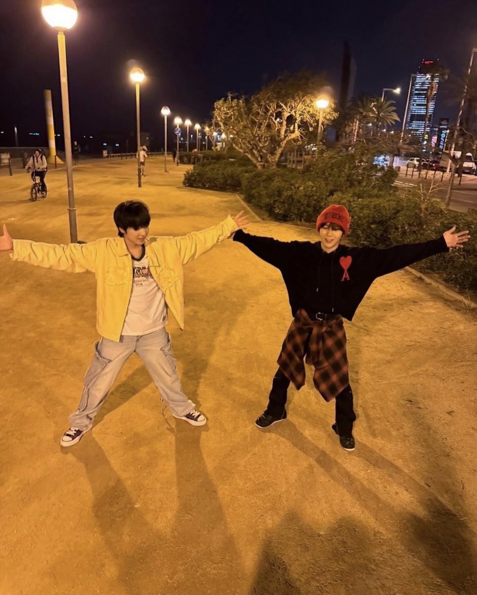 yookaolee's tweet photo. (PRE) AMI ✮⋆˙  

𖦹 S / M / L / XL 
𖦹 16,250

สั่งทาง dm ₊˚⊹♡ 
#ตลาดนัดnct #ตลาดนัดnctwish #ryo #iloveme_nct https://t.co/kCd2ej0SXo