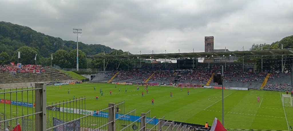 Sascha1982wtal's tweet photo. Ein paar Eindrücke aus dem Stadion am Zoo #WSVRWO https://t.co/Ignph0z5qg