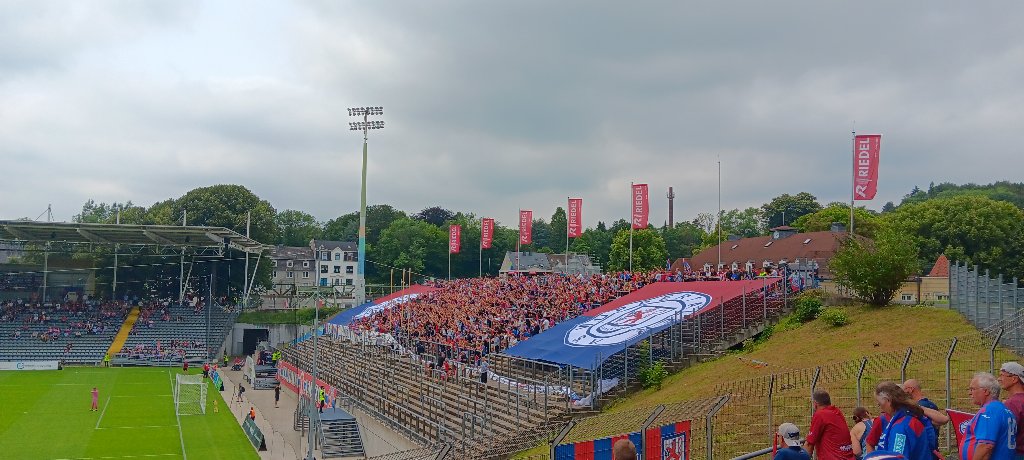 Sascha1982wtal's tweet photo. Ein paar Eindrücke aus dem Stadion am Zoo #WSVRWO https://t.co/Ignph0z5qg