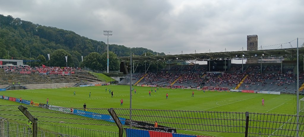 Sascha1982wtal's tweet photo. Ein paar Eindrücke aus dem Stadion am Zoo #WSVRWO https://t.co/Ignph0z5qg