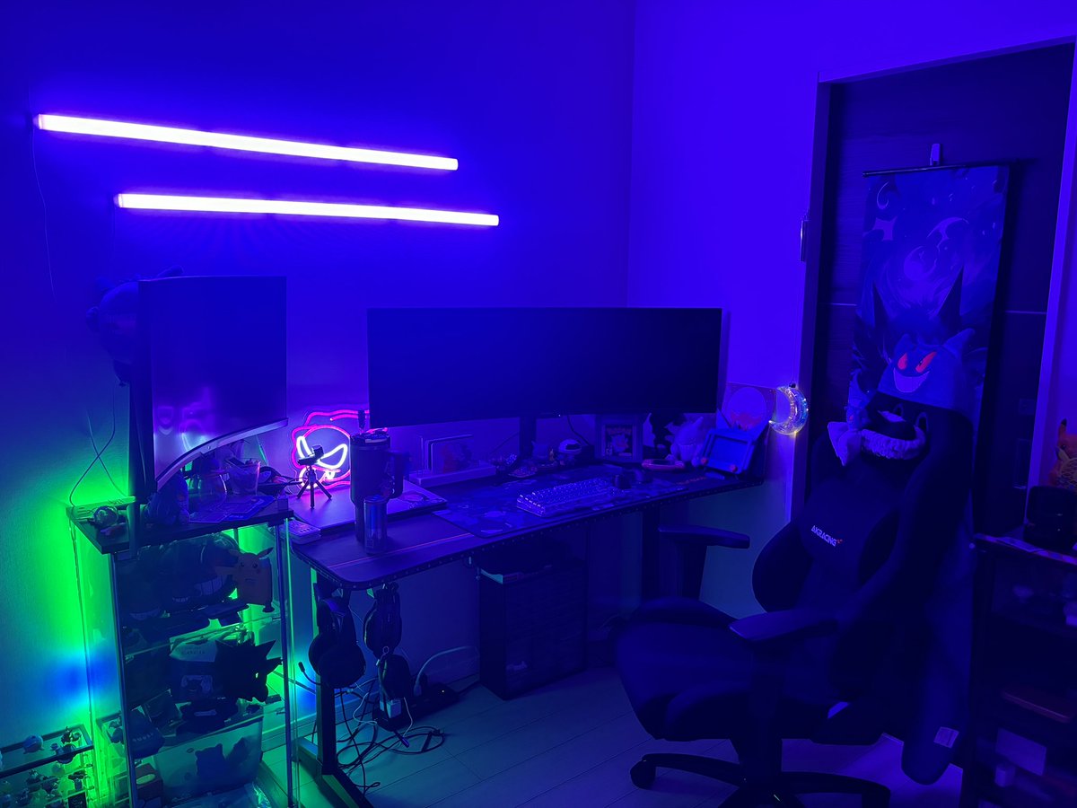 𑁍 My gaming set up has evolved 🥹 I tweaked around some lights, made it less cluttered, got a new monitor and I love it😩😭 

Left is before, right is after… can you tell which Pokémon I like 🙂‍↔️