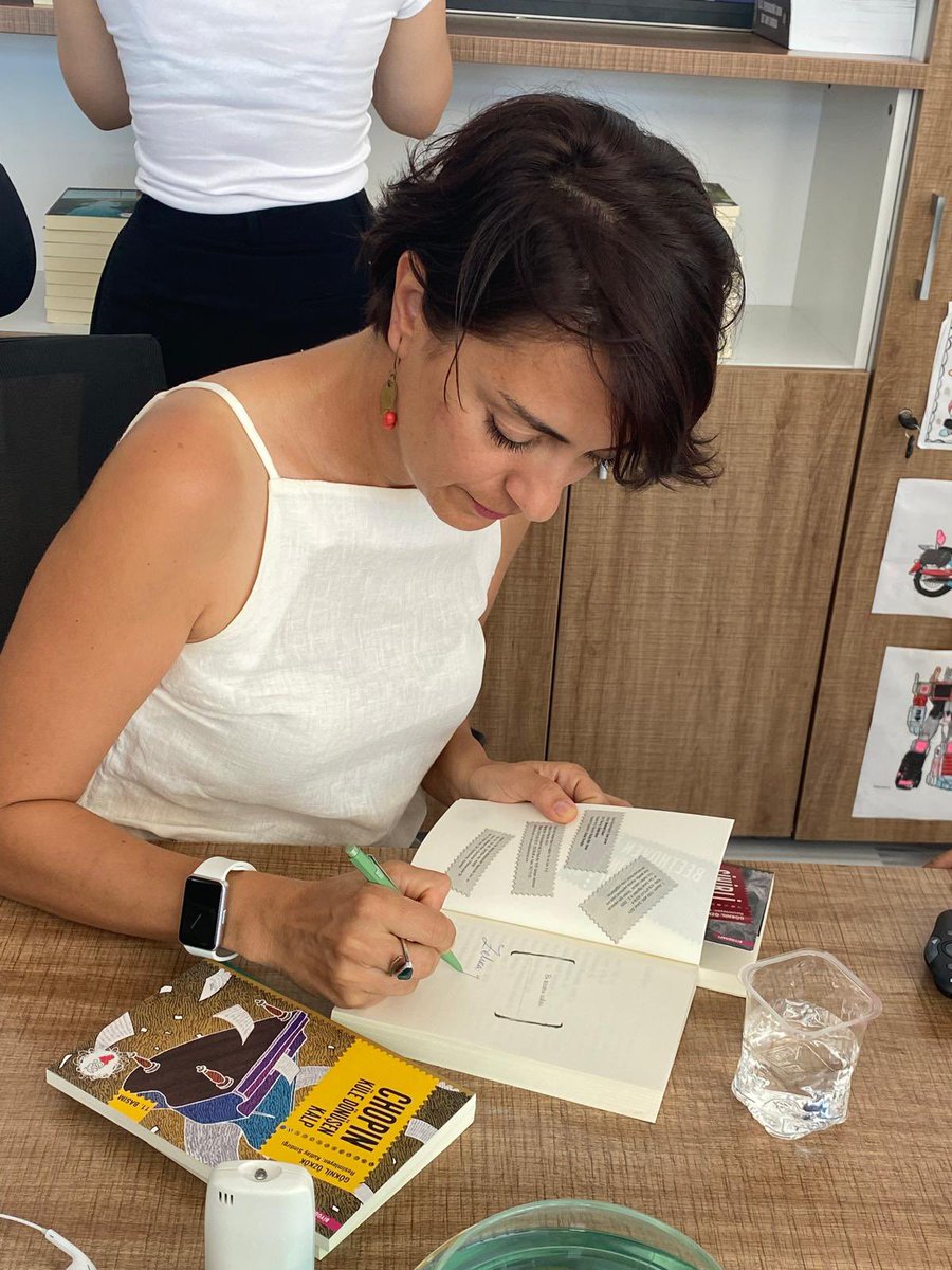 can_cocuk's tweet photo. Göknil Özkök, dün #MarmaraAdasıEdebiyatGünleri kapsamında Saraylar Kütüphanesi’nde okurlarıyla buluştu. https://t.co/nvQnUn7mC9