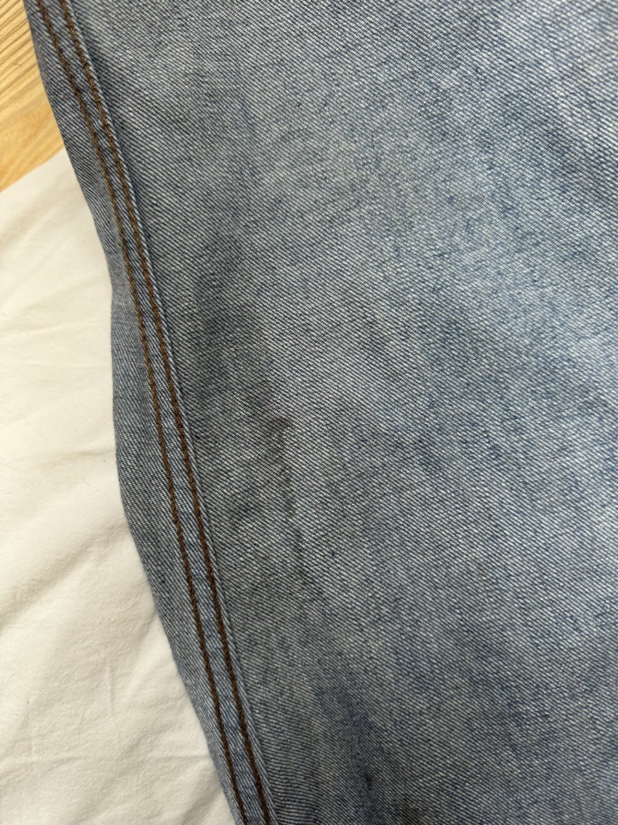 . <a href="/vintedUK/">Vinted U.K.</a> how do I reach a human please? I wasn’t home when an order arrived and missed the 2 days you give for reporting an issue. The attached were sold as in good condition, the stains around the crotch would suggest otherwise.