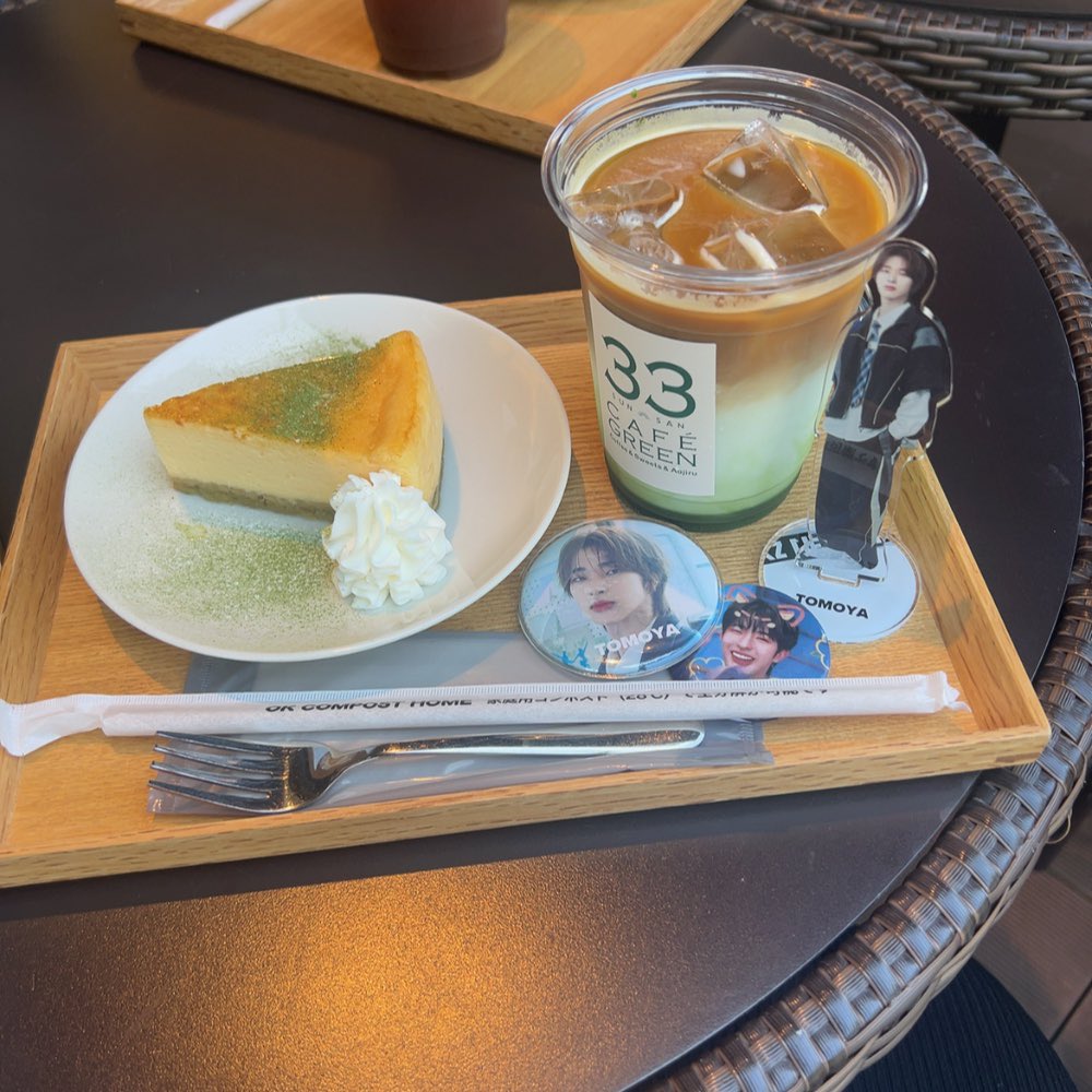 nexz_moyaluv's tweet photo. 福岡NEXZ聖地巡り😌🙏①
３３ ＣＡＦÉ ＧＲＥＥＮ
緑に囲まれた素敵なカフェだった🌿.∘
初めましてのNEX2Yとも仲良くゆっくり話せて幸せな時間☕️テラス席に座れたの嬉しかった❕青汁ドリンクもさっぱりしてて美味しく飲めた☺️
 #NEXZ_showcase #NEXZ https://t.co/yOjdomjutG