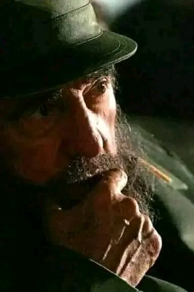 Nuestro eterno Comandante en Jefe, con su único chaleco antibalas, La Moral.
#FidelPorSiempe