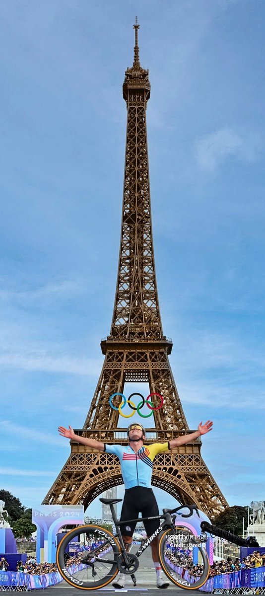 La foto que todos queríamos de Remco Evenepoel con la Torre Eiffel 😭

#Paris2024 #JuegosOlímpicos #CyclingRoad