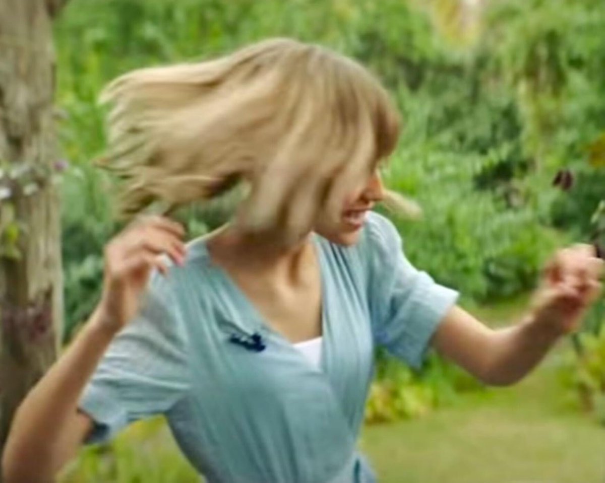 FANderWaalNews's tweet photo. .@GraceVanderWaal • #ScreenshotOfTheDay
#SoMuchMoreThanThis MV on her @Vevo
👉 https://t.co/2FOe6zcxbP
2017.12.04 / 33.3M @YouTube Views
#KevinSlack #SMMTT #JustTheBeginning #SupportGraceVanderWaal #MegalopolisFilm #VestaSweetwater #ChooseKindness https://t.co/zkegl0BYW5