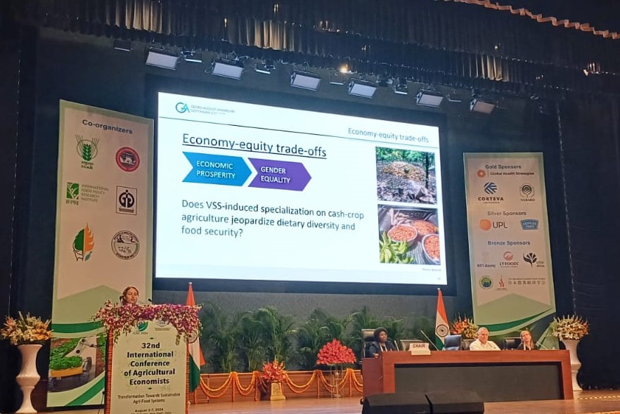 RTG2654SustainableFoodSystems (@rtgsusfoodsys) on Twitter photo Our RTG speaker <a href="/MWollni/">Meike Wollni</a> just gave her keynote speech at <a href="/icae2024/">icae2024</a> on the impacts and trade-offs of Sustainability Standards on Economic, Environmental, and Social Dimensions of Food Systems!
#ICAE2024 <a href="/goe_agrar/">Fakultät der Agrarwissenschaften | Uni Göttingen</a> Our RTG speaker <a href="/MWollni/">Meike Wollni</a> just gave her keynote speech at <a href="/icae2024/">icae2024</a> on the impacts and trade-offs of Sustainability Standards on Economic, Environmental, and Social Dimensions of Food Systems!
#ICAE2024 <a href="/goe_agrar/">Fakultät der Agrarwissenschaften | Uni Göttingen</a>
