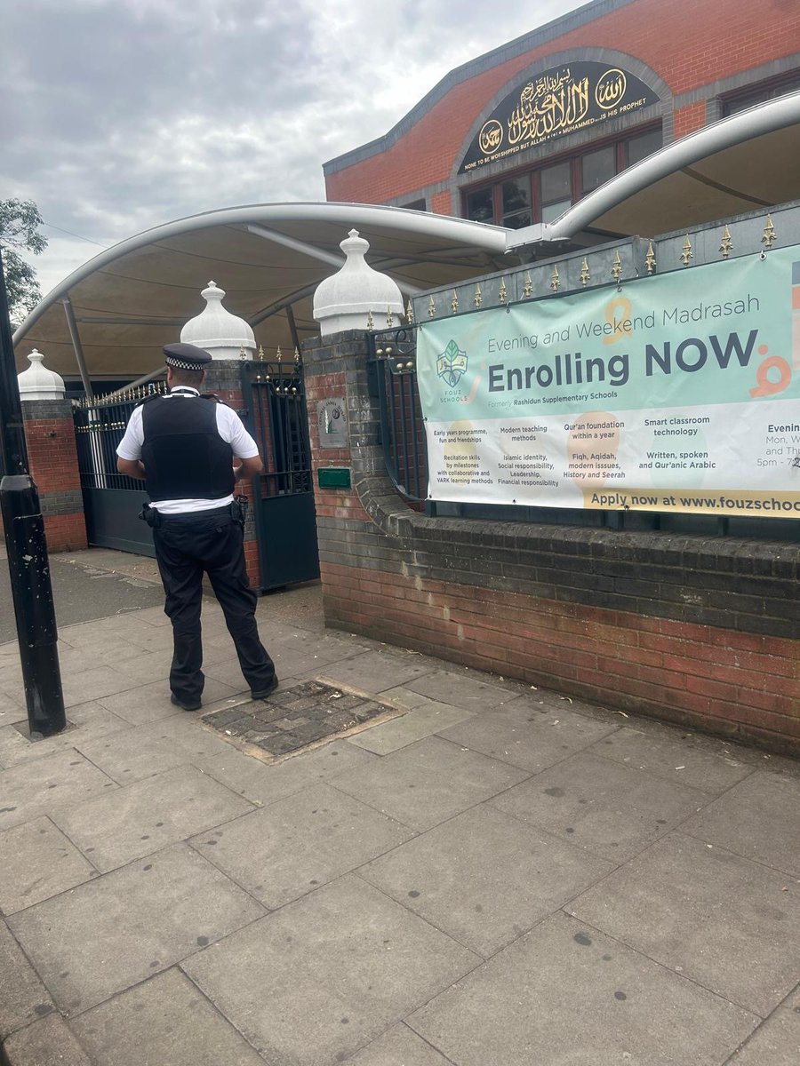 MPSNorwoodGreen's tweet photo. The Team have conducted #Reassurance Visits to Local #Mosques & #Synagogues in #EalingBorough in light of recent events. #StaySafe #LookOutForOneanother #SaferEaling #PeaceForTheWorld @MPSDormersWells #SeeItReportIt #CommunityFirst https://t.co/0NppHquCX1