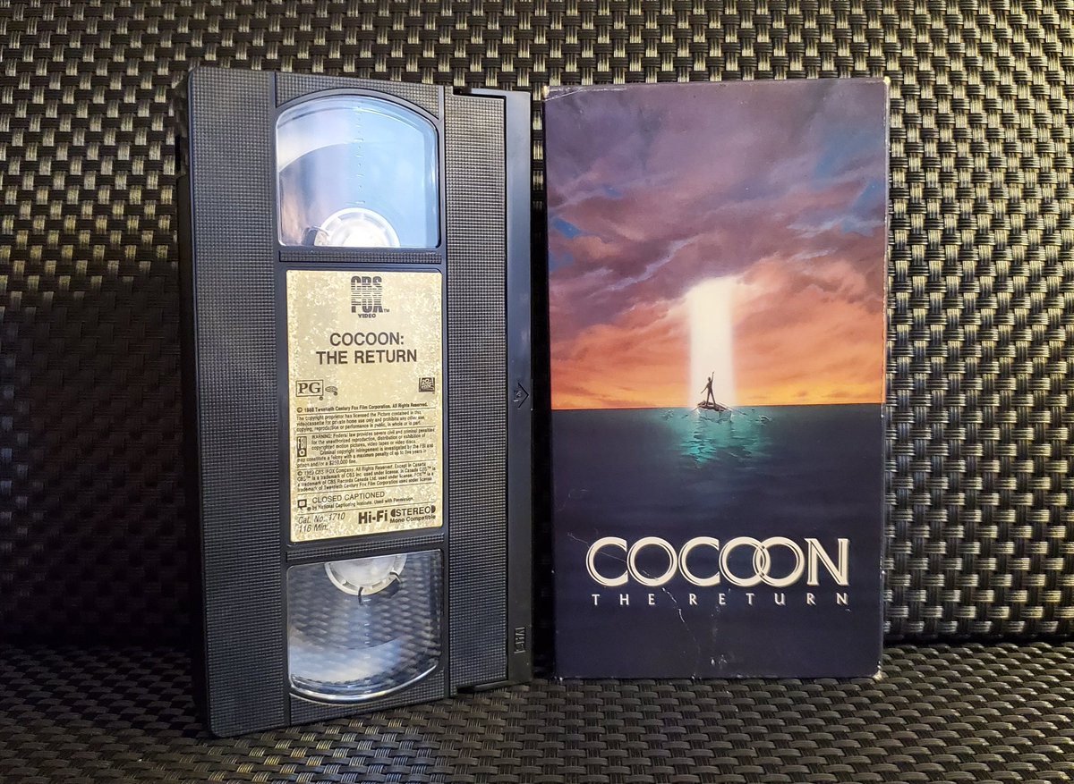 uncleR_ichie's tweet photo. 293. #CocoonTheReturn ² ¹⁹⁸⁸
#VHS
4☆
1:56/480:47
$25,024,919 box office
never seen: 163
the conflict of whether to go back or stay on Earth was good. the elderly playing basketball was silly https://t.co/NeTzySJdld