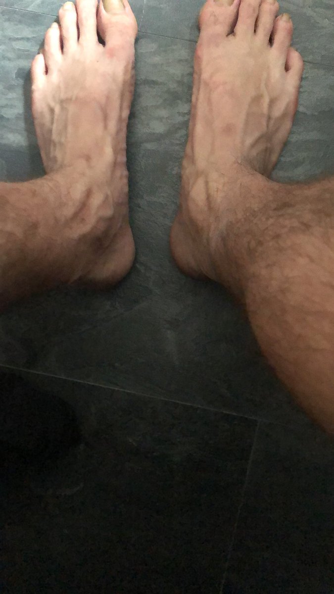 tinoruigealpha's tweet photo. Wie komt er onder m’n voeten liggen 

Findom https://t.co/NehR2zjUcP