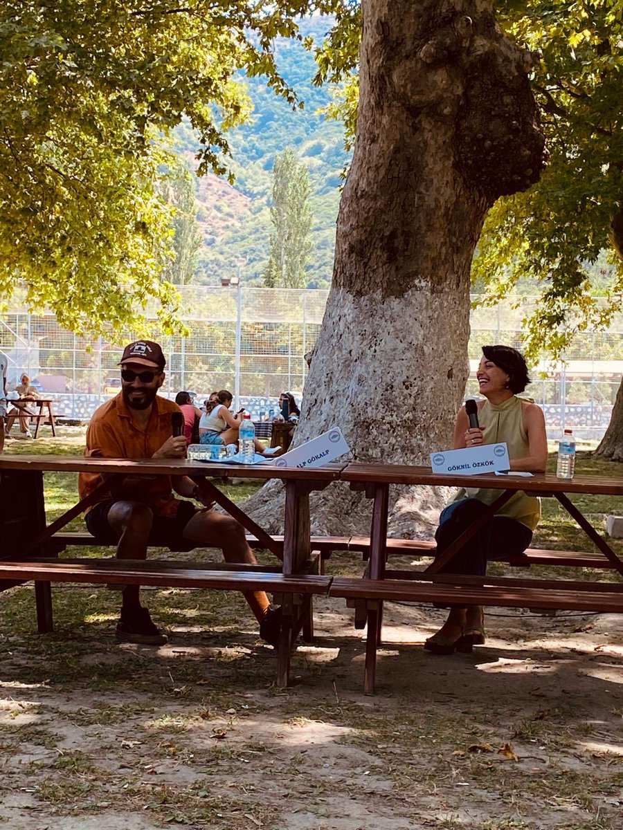 can_cocuk's tweet photo. Göknil Özkök ve Alp Gökalp bugün #MarmaraAdasıEdebiyatGünleri kapsamında okurlarıyla buluştu. https://t.co/FpgYIwsqGl