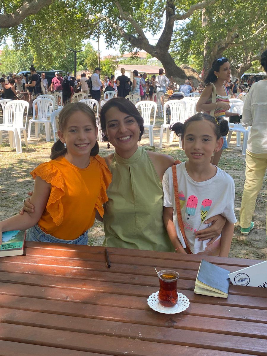can_cocuk's tweet photo. Göknil Özkök ve Alp Gökalp bugün #MarmaraAdasıEdebiyatGünleri kapsamında okurlarıyla buluştu. https://t.co/FpgYIwsqGl