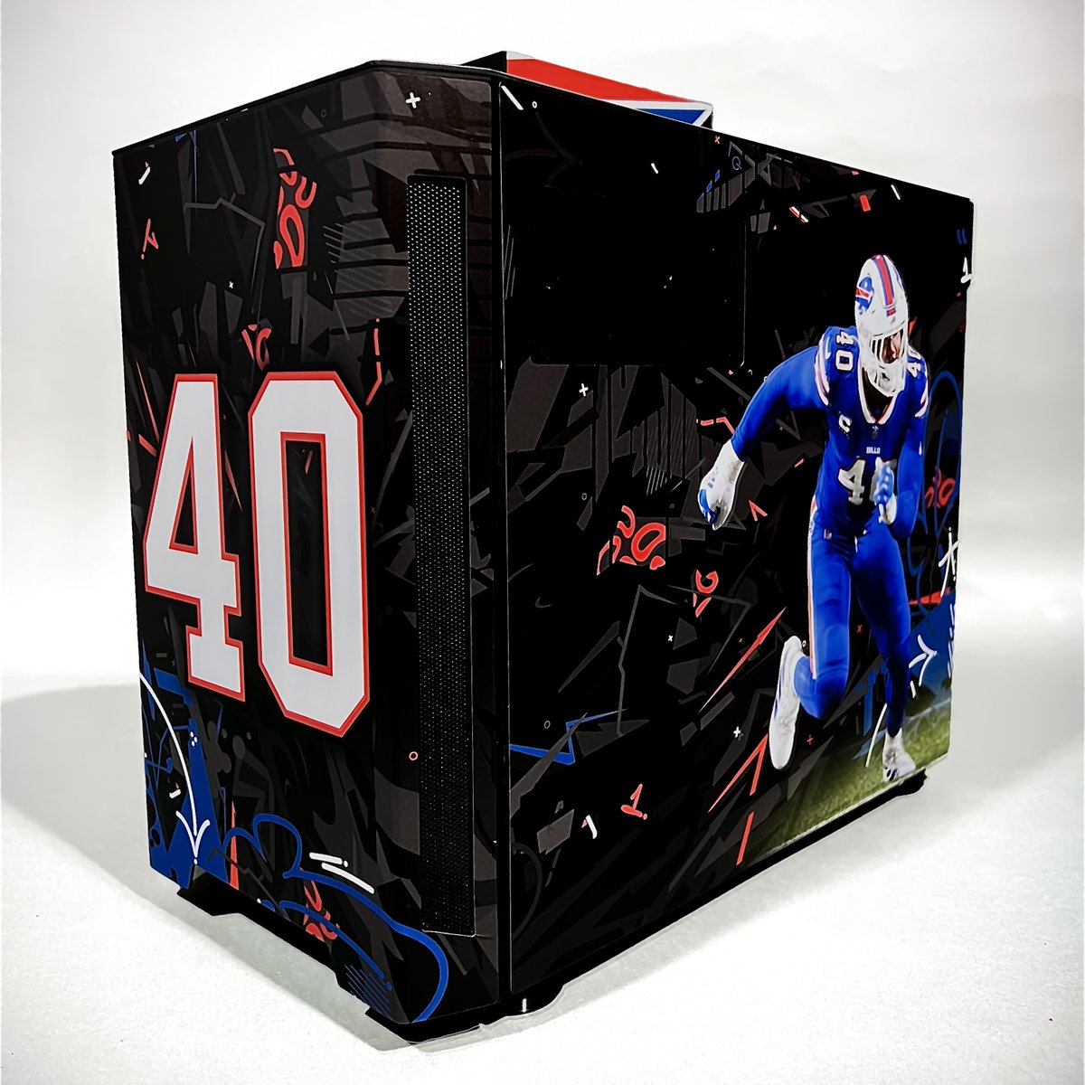 HB_Customs's tweet photo. Who else is ready for football season to start? I’m going to be showing off some NFL themed builds this week and first we have a custom trio made for @vonmiller’s 2022 twitchmas. One for the Bills, Rams, and Broncos!
#gamingpc #streamingpc #pcbuild #nfl #vonmiller https://t.co/sEdH2GjEFi