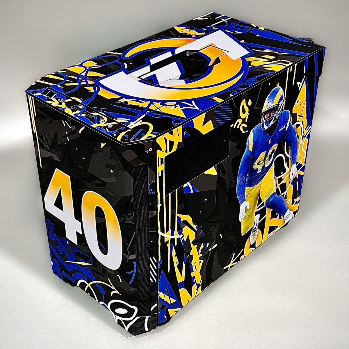 HB_Customs's tweet photo. Who else is ready for football season to start? I’m going to be showing off some NFL themed builds this week and first we have a custom trio made for @vonmiller’s 2022 twitchmas. One for the Bills, Rams, and Broncos!
#gamingpc #streamingpc #pcbuild #nfl #vonmiller https://t.co/sEdH2GjEFi