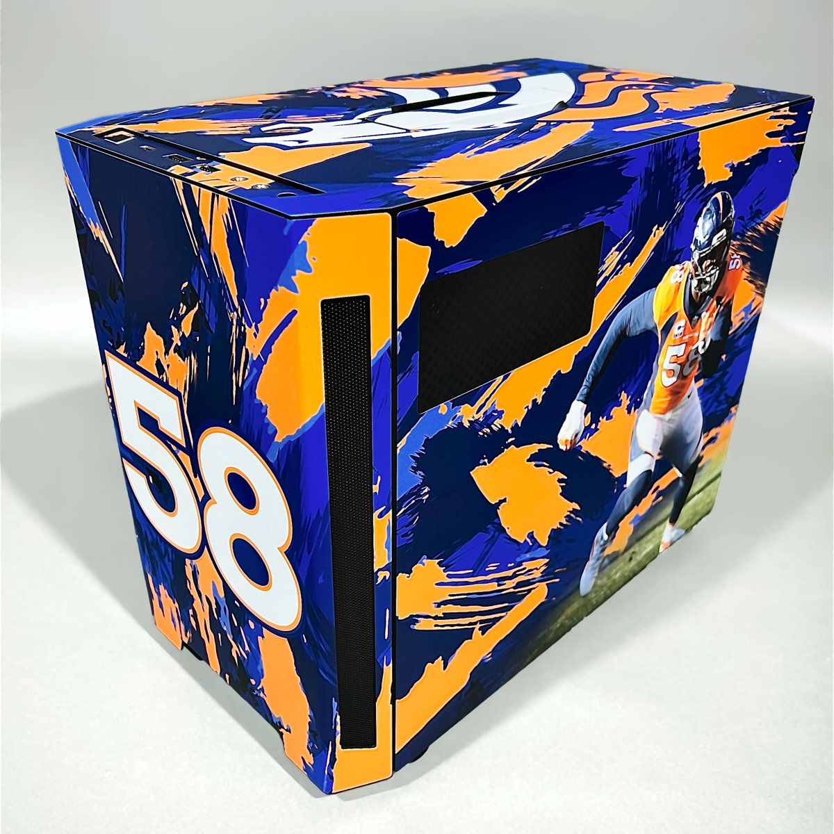Who else is ready for football season to start? I’m going to be showing off some NFL themed builds this week and first we have a custom trio made for <a href="/vonmiller/">Von Miller</a>’s 2022 twitchmas. One for the Bills, Rams, and Broncos!

#gamingpc #streamingpc #pcbuild #nfl #vonmiller