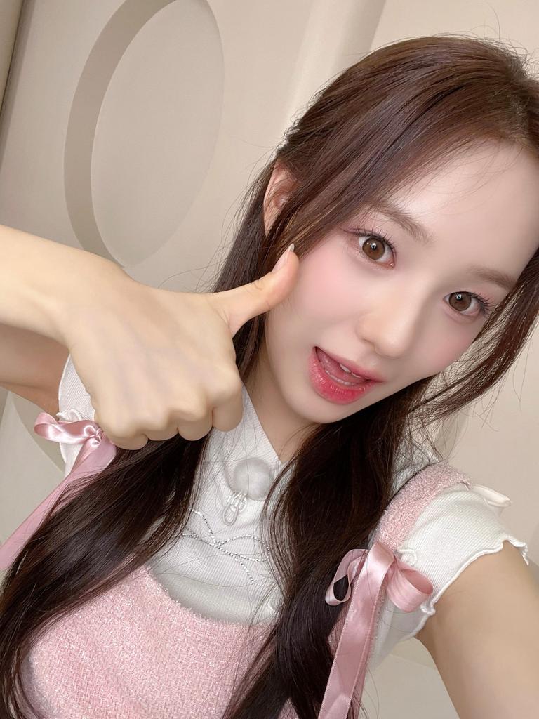 ryusaragn's tweet photo. Hello, this is Sarang! Thank you so much for watching today's live broadcast. I was really happy to meet the fans 🥹🫶 I'm working very hard to meet all of you, so please look forward to it~! https://t.co/HVtPMWK0JF
