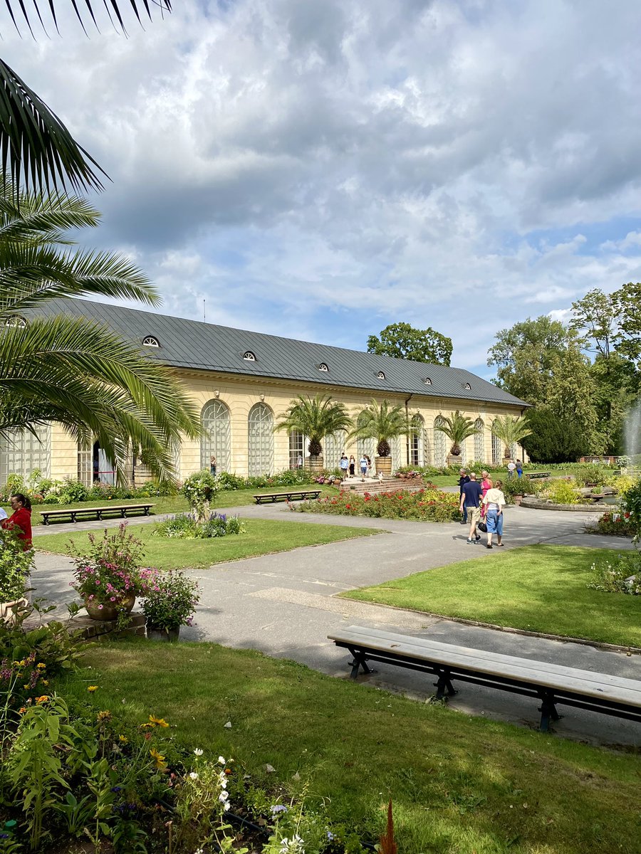 Maciej__Nowicki's tweet photo. Pierwsza edycja Warszawskiego Festiwalu Polskiego Wina przechodzi do historii jako niewątpliwie udany debiut! Ukłony dla Organziatora, Pawła Dębaly, który sam, bywając na wielu festiwalach, wiedział o co zadbać i jakich elementów nie przeoczyć. I Oranżeria robiła wrażenie! 🇵🇱 https://t.co/ezdq4Qf2Jy