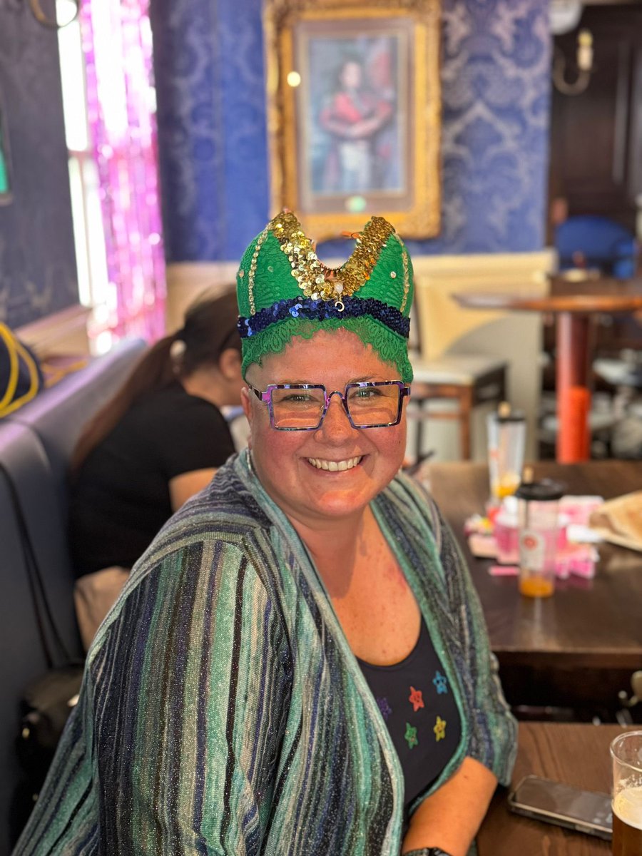 clotti's tweet photo. Some counter cheer to the hellscape on here.
Our afternoon of daftness raised over a grand for @CoppaFeelPeople yesterday.
Celebrating being halfway thruβ chemo with a sparky bra on my head laughing with Sheila Simmonds seemed absolutely the right thing to do.
#checkyourchest https://t.co/3zvgsg7dXl