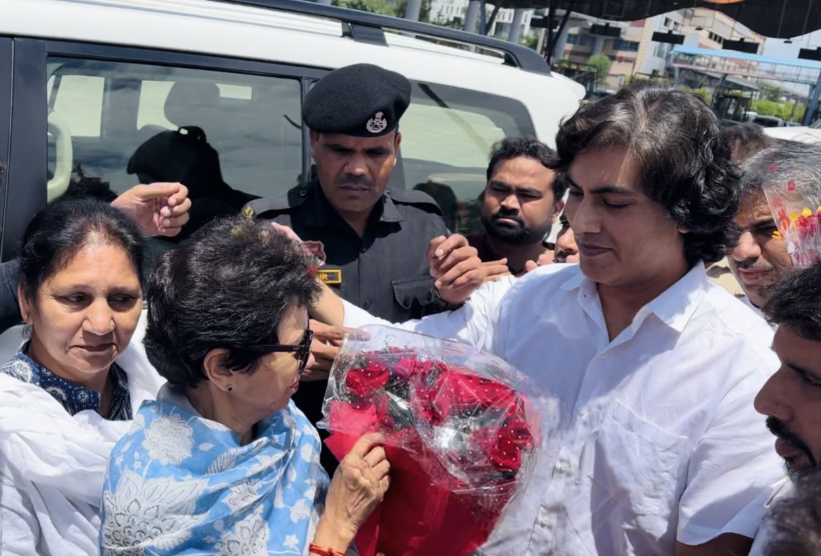 sachinrupal's tweet image. कांग्रेस पार्टी के शांति, प्रेम और सामाजिक न्याय के संदेश को फैलाने के लिए, आज फरीदाबाद विधान सभा क्षेत्र में आयोजित ‘कांग्रेस संदेश यात्रा’ में भाग लेने से पूर्व, आदरणीय कुमारी सेलजा जी का स्वागत व अभिनंदन। #CongressSandeshYatra