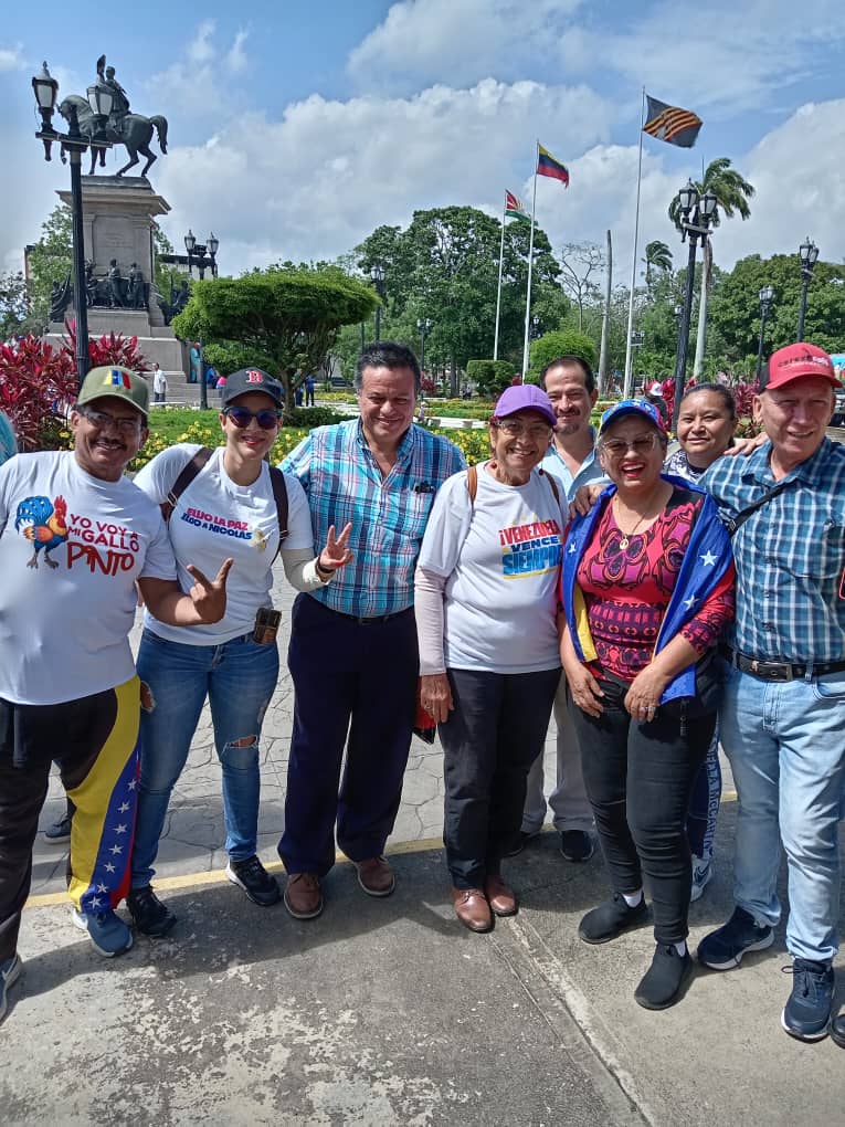fbm_03's tweet photo. Las mujeres de Lara , presentes y consecuentes con el Proyecto  Bolivariano y en apoyo a nuestro Timonel de la Revolución nuestro Presidente  NICOLAS MADURO MOROS @NicolasMaduro @Yosmarygoficial @fdim_ @FdimVenezuela https://t.co/MUwI8VoW1Y