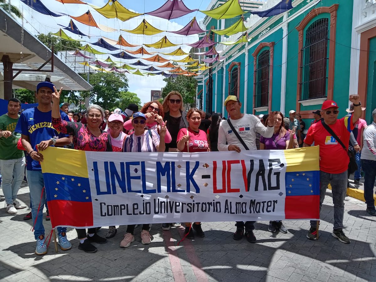 fbm_03's tweet photo. Las mujeres de Lara , presentes y consecuentes con el Proyecto  Bolivariano y en apoyo a nuestro Timonel de la Revolución nuestro Presidente  NICOLAS MADURO MOROS @NicolasMaduro @Yosmarygoficial @fdim_ @FdimVenezuela https://t.co/MUwI8VoW1Y