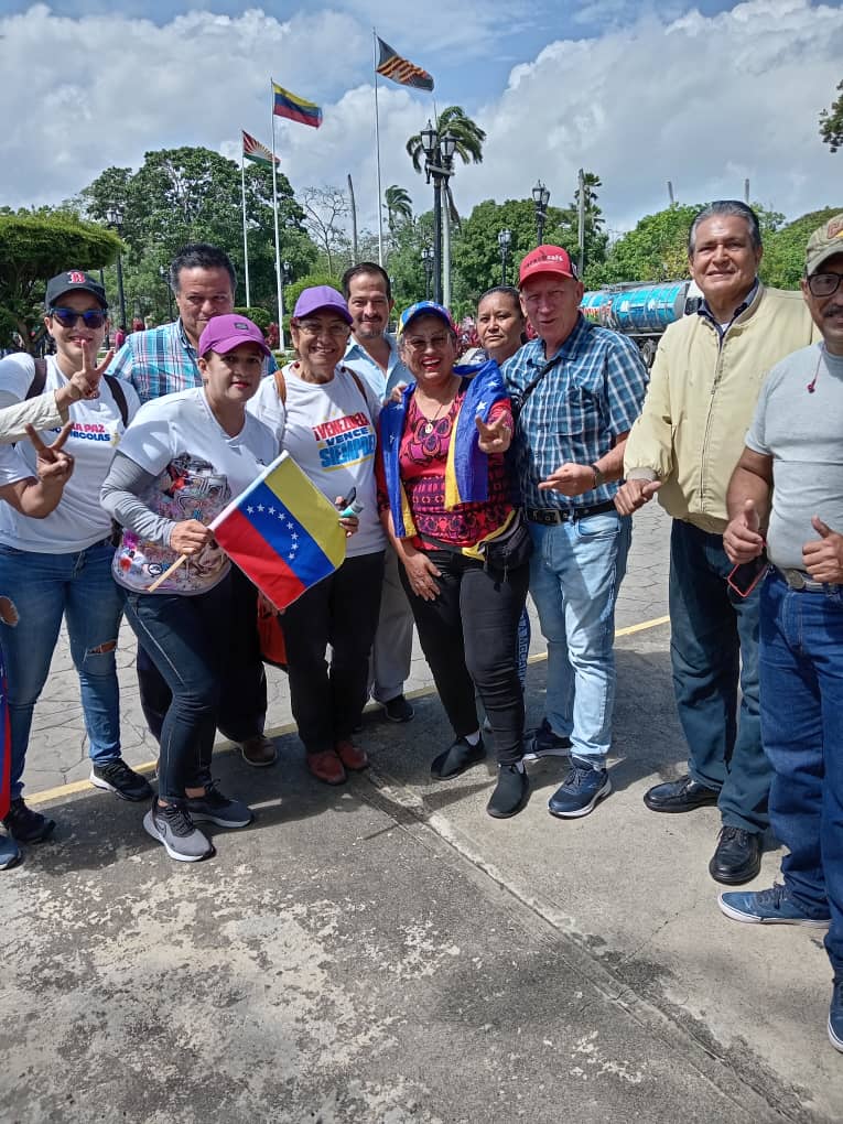 fbm_03's tweet photo. Las mujeres de Lara , presentes y consecuentes con el Proyecto  Bolivariano y en apoyo a nuestro Timonel de la Revolución nuestro Presidente  NICOLAS MADURO MOROS @NicolasMaduro @Yosmarygoficial @fdim_ @FdimVenezuela https://t.co/MUwI8VoW1Y