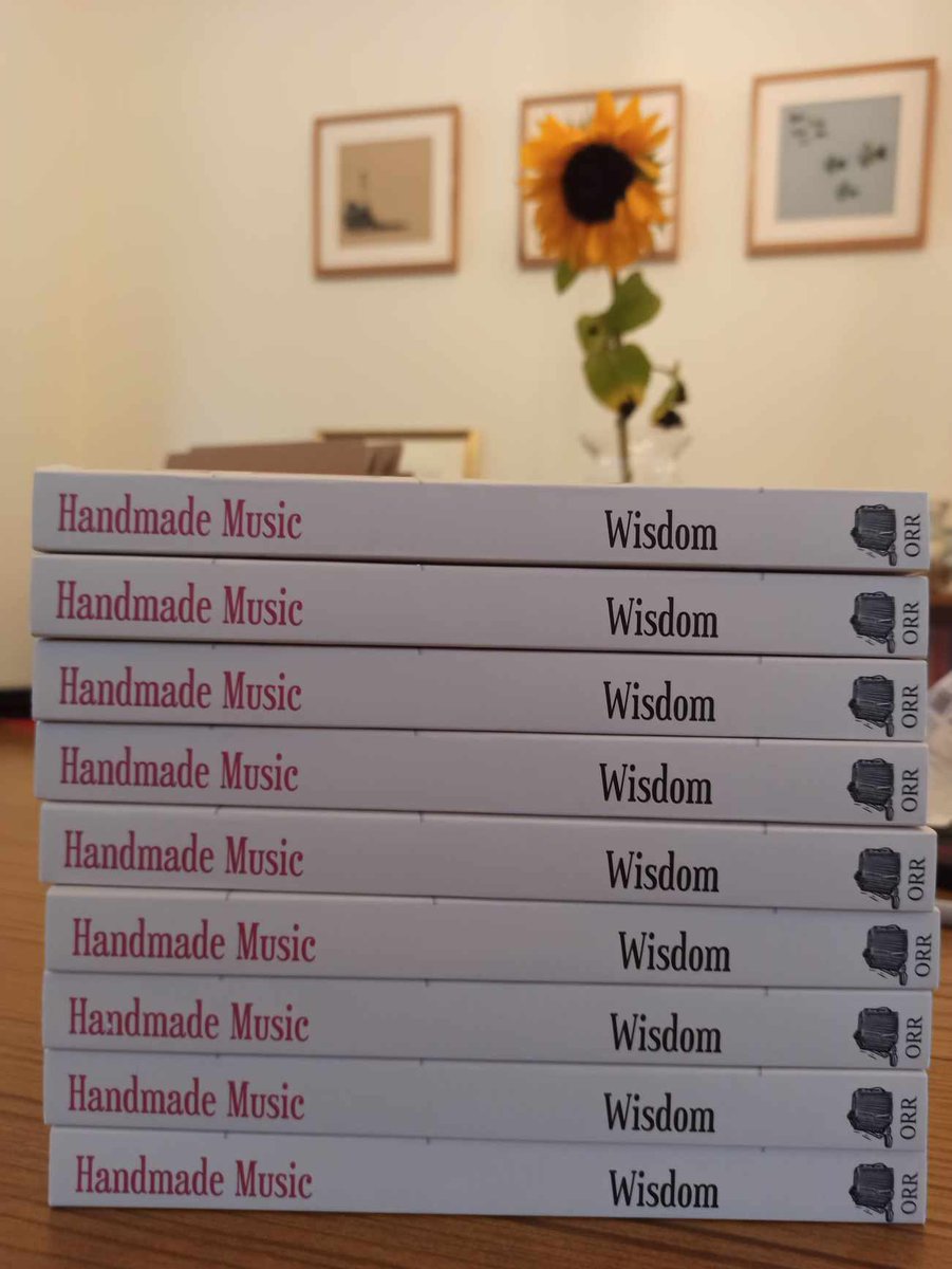 MeganWisdomFolk's tweet photo. Hardly ever post on here but this pile of books (🌻) means my new book, Handmade Music: Suffolk Voices from the John Howson Collection will be out very soon!
Also contains new material from Mossy Christian and a foreword by Katie Howson. https://t.co/v1GyV79ZJQ