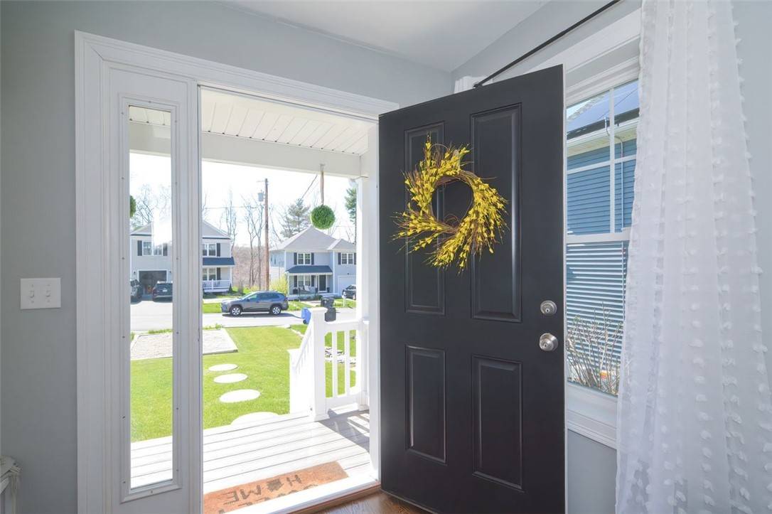 DuckworthHomes's tweet photo. 34 Hickory RD, Cumberland, RI 02864 just sold! 

Contact us for assistance in doing the same with your property. It would be our pleasure to work with you. https://t.co/QXZqoQXun9