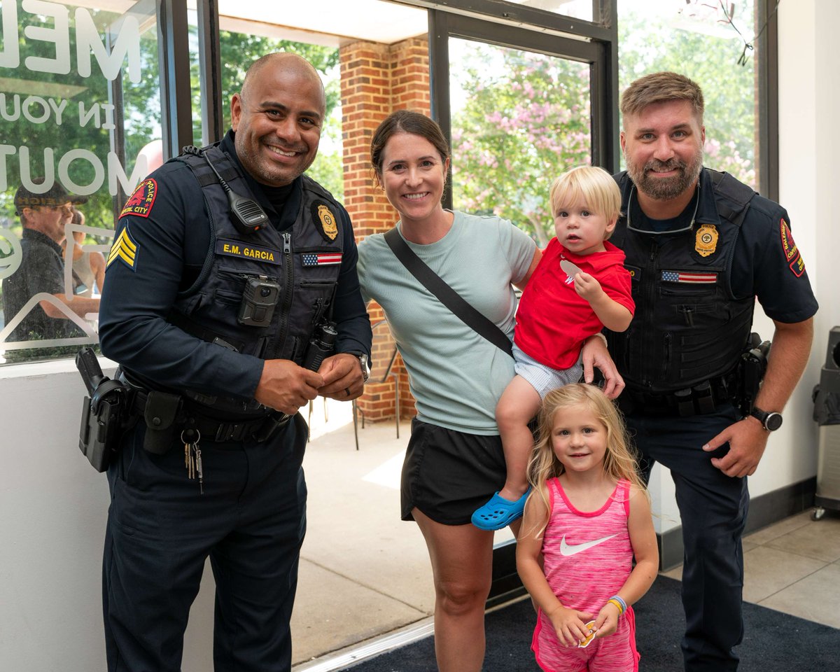 raleighpolice's tweet photo. Happy National Chocolate Chip Cookie Day! 🍪🍪🍪

We are still reminiscing about Friday's Cookie with a Cop event @CrumblCookies. Thank you to everyone who came out to talk and connect with us! 

#CookieWithACop #RPD #Crumbl #NationalChocolateChipCookieDay #RaleighPD https://t.co/9YEpsraHB4