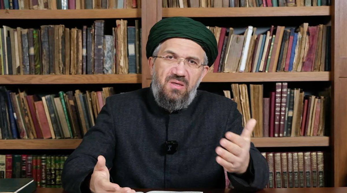 dailyislamist's tweet photo. 🗣️ İhsan Şenocak:

“Sokaklar yürünmez hale geldi. Açıklık değil çıplaklık var. Bir kadın ancak eşinin yanında olabileceği haliyle meydan yerinde. Her geçen gün daha kötüye gidiyoruz.  Adı Aişe adı Zeynep olan bu milletin kızını ne hale getirdiler. Harama HARAM demeyen ona irtikap eden kadar sorumludur.”