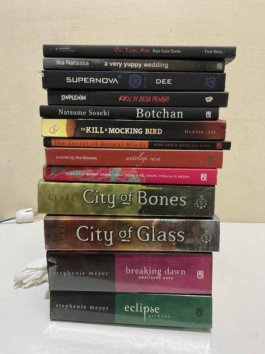 firman90's tweet photo. @literarybase SILAHKAN kak untuk novel Metropop nya 15ribuan aja , untuk yang lain harga mulai 20-35 ribu aja sikahkan boleh tanya tanya dulu bisa DM atau langsung cek https://t.co/3FqEUl1tHP https://t.co/om1QEI4TM4